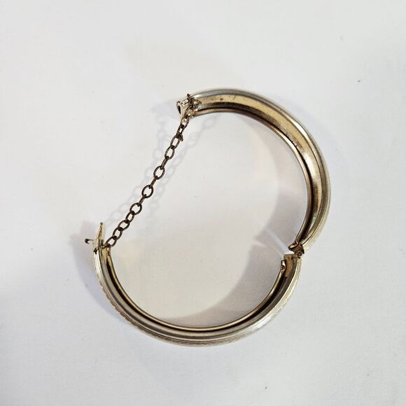 Vintage Gold Tone Textured Hinged Clamp Chunky Bangle Bracelet With Safety Chain - Picture 6 of 9